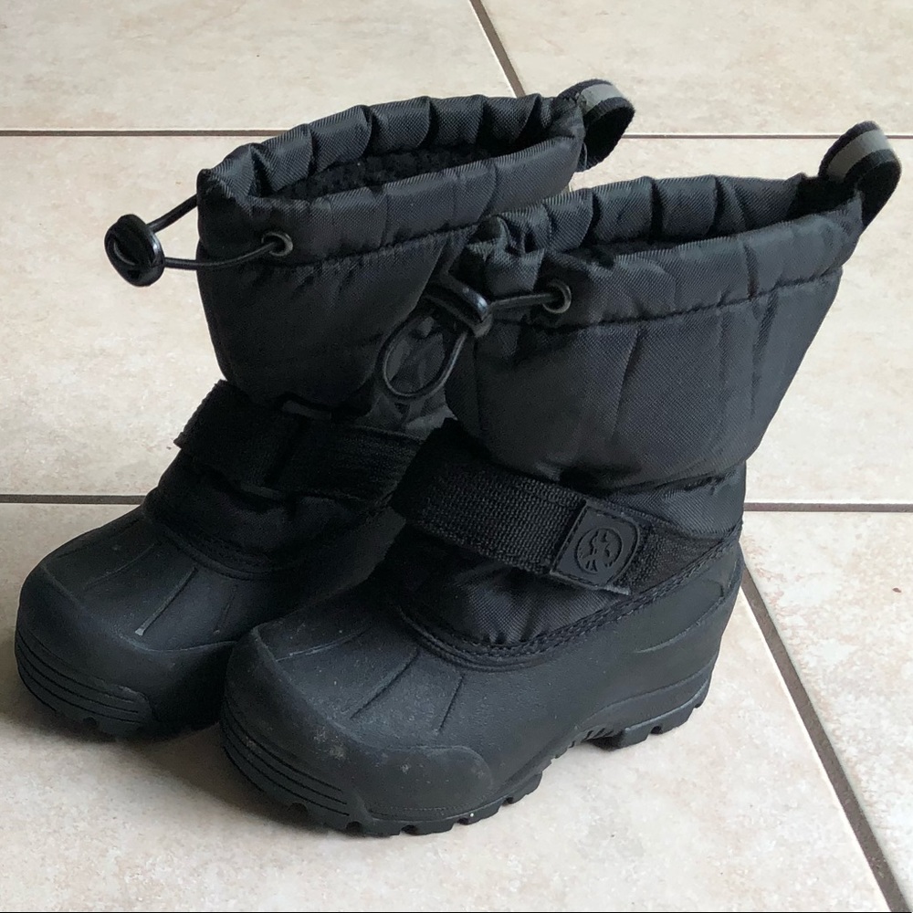 Black winter snow boots